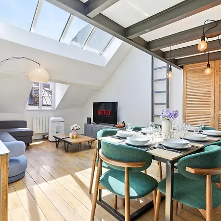 아파트 Bright 2br Flat With Mezzanine In *