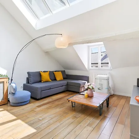 Bright 2br Flat With Mezzanine In Apartman *