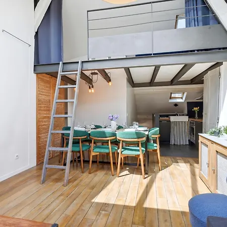 Bright 2br Flat With Mezzanine In 아파트