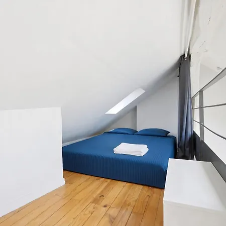 Bright 2br Flat With Mezzanine In 아파트