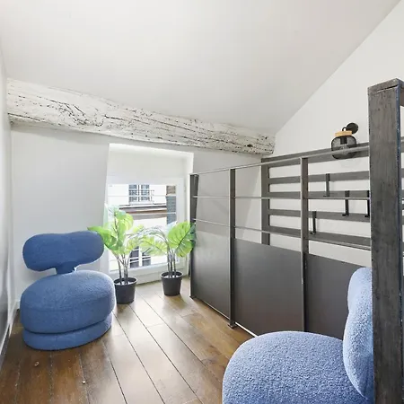 아파트 Bright 2br Flat With Mezzanine In
